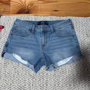 Hollister low rise boyfriend 3” short